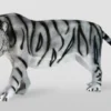Casa Padrino XXL Deko Skulptur Tiger Weiß / Grau / Schwarz 250 cm