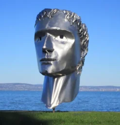 Casa Padrino XXL Edelstahl Garten Deko Skulptur Kopf Silber H. 213 cm