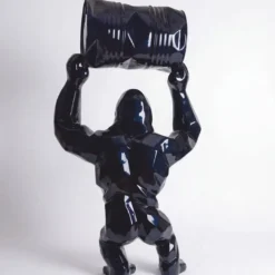 Casa Padrino XXL Garten Deko Skulptur Gorilla mit Fass Metallic Blau H. 250 cm