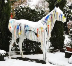 Casa Padrino XXL Garten Deko Skulptur Pferd Weiß / Bunt 245 x H. 200 cm
