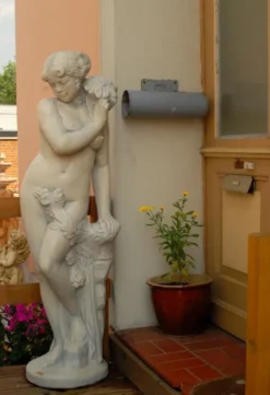 Große Casa Padrino Jugendstil Skulptur Frau mit Blume Antik Stil 40 x H 140 cm Antikstil Grau - Barock Gartendeko - Schwer und Massiv