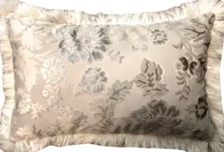 Luxus Kissen Pompöös by Casa Padrino von Harald Glööckler Elegance Collection Barock Muster Creme / Creme 35 x 55 cm - Luxuskissen
