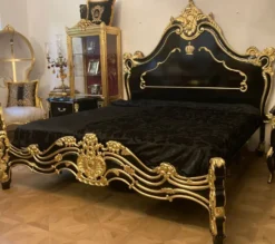 Pompöös by Casa Padrino Luxus Barock Doppelbett mit Matratze Schwarz / Gold - Pompööses Barock Bett designed by Harald Glööckler - Schlafzimmer Möbel im Barockstil - Barock Möbel - Edel & Prunkvoll