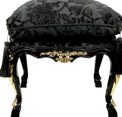 Pompöös by Casa Padrino Luxus Barock Sitzhocker mit Sitzkissen Eckig Schwarz Muster / Gold - Pompööser Barock Hocker designed by Harald Glööckler