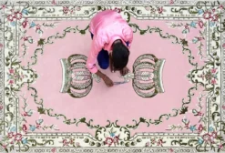 Pompöös by Casa Padrino Luxus Barock Teppich Krone von Harald Glööckler Rosa - Verschiedene Größen