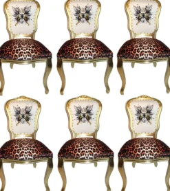 Pompöös by Casa Padrino Luxus Barock Esszimmerstühle Glitzerkrone & Engelsflügel Leopard / Weiß / Gold 50 x 60 x H.104 cm - Pompööse Barock Stühle designed by Harald Glööckler - 6 Esszimmerstühle